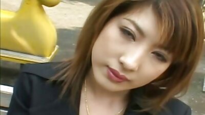 หลังจากดื่มแชมเปญไปหนึ่งเม็ด เขาก็เล้าโลมหญิงสาวที่หลับใหล ดู วีดีโอ หนัง x .