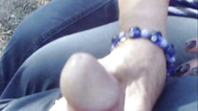 กาวซองจดหมายให้ภรรยาของเขาและเย็ดเธอบนโต๊ะในครัว . ดู วีดีโอ sex